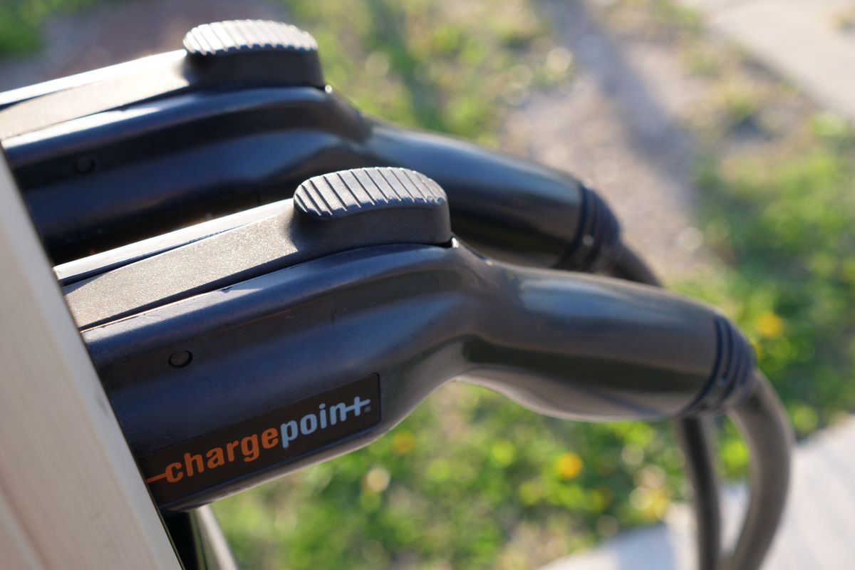 Droit à la prise : installer une borne de recharge en copropriété